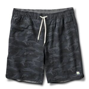 Vuori Banks Camo Short size Medium 7.5 inches